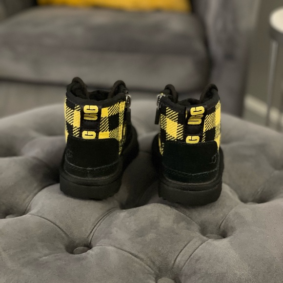 Uggs |Size 7 US| Kids - Picture 8 of 10